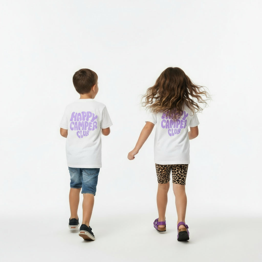 Bio-Baumwoll- Kids Happy Camper Club Shirt | weisses Shirt mit lila Rückenprint | Unisex