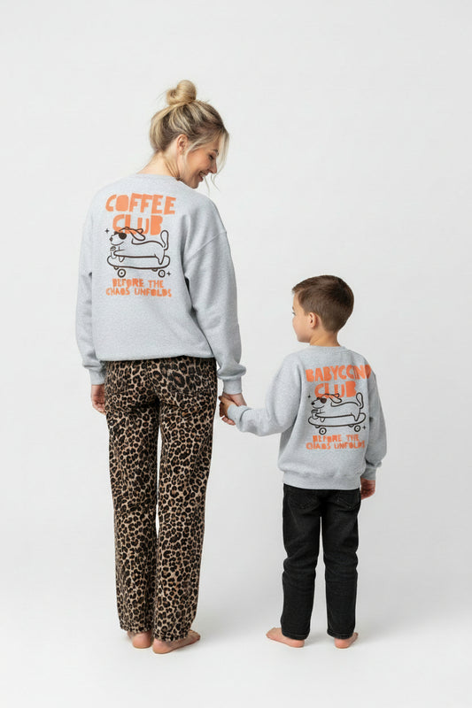 „Coffee Club – Before the Chaos Unfolds“ Pullover