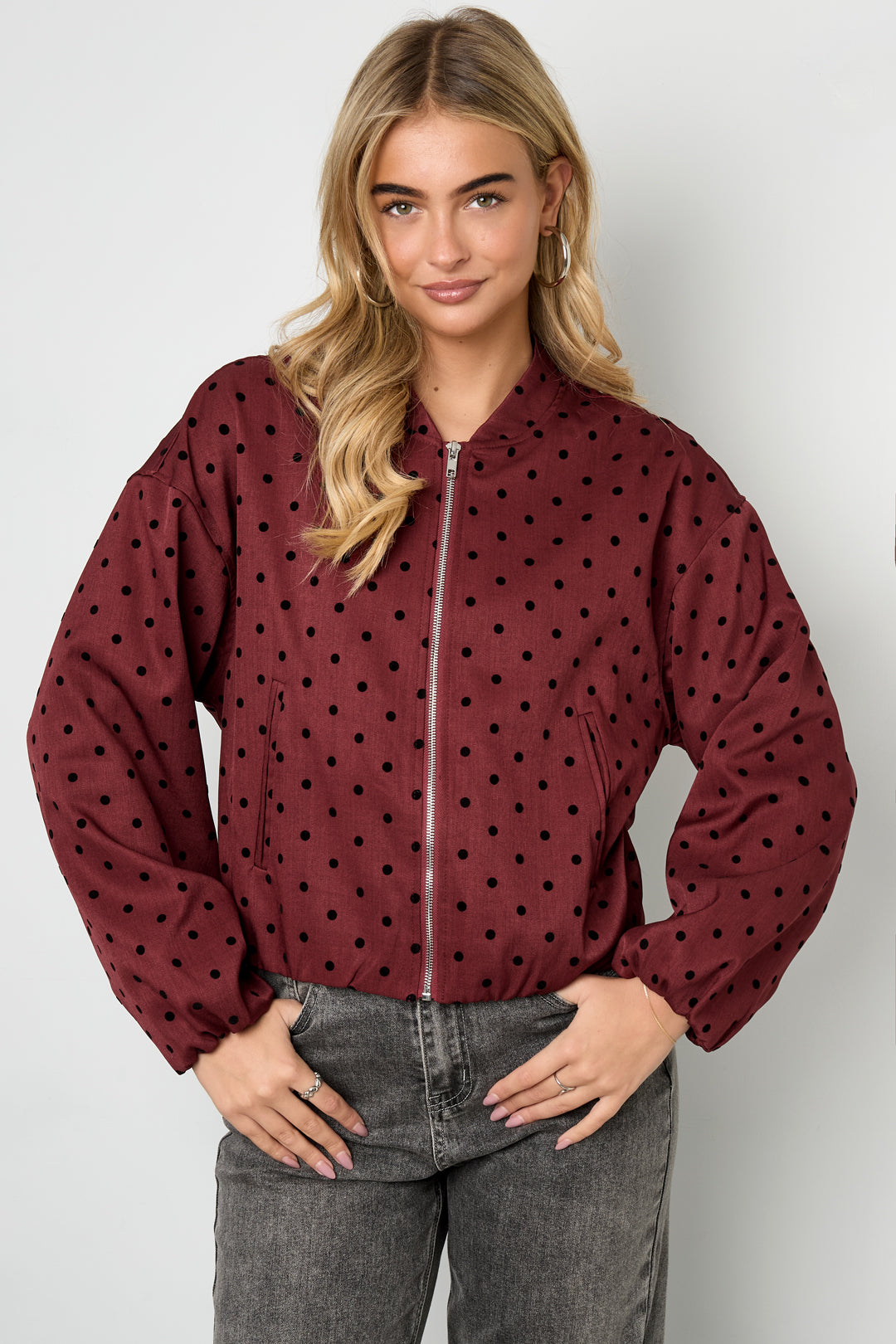 Gepunktete Jacke
