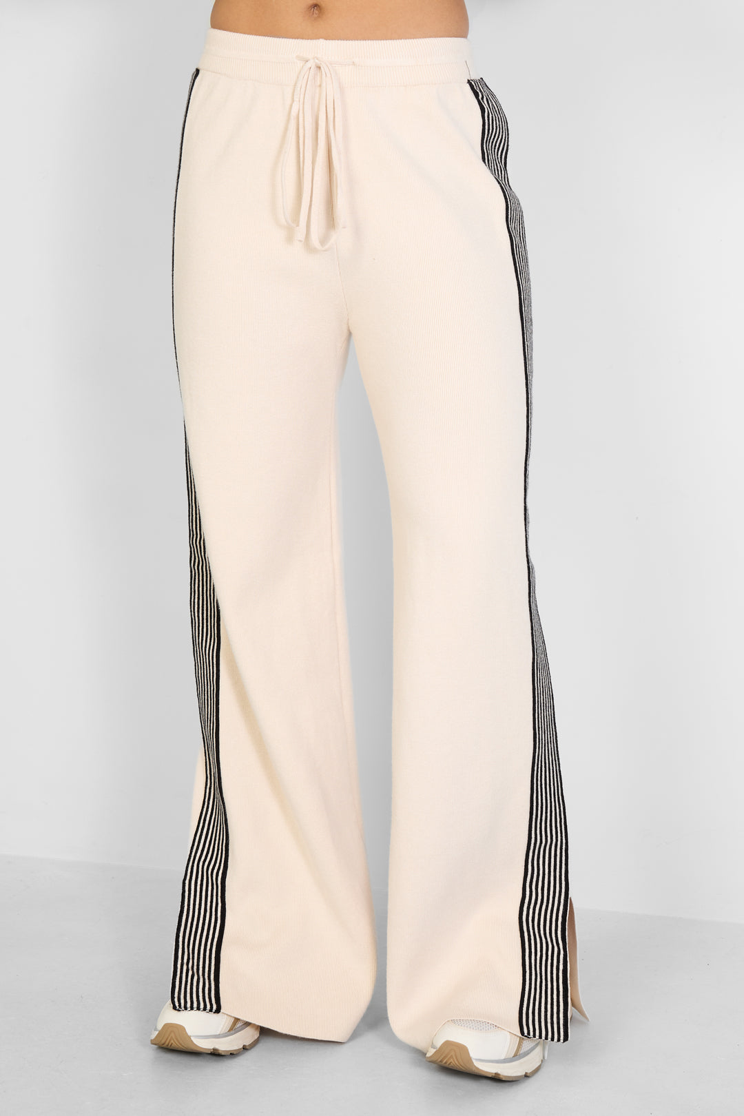 Strickhose mit Streifen