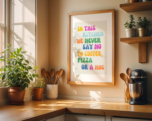 Küchenposter – In This Kitchen We Never Say No To Coffee, Pizza Or A Hug
