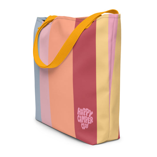 Tasche „Happy Camper Club“ – Bunter große Stoffbeutel im Wolkenschoenshop Streifendesign
