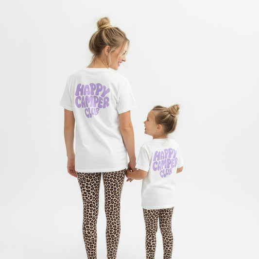 Bio-Baumwoll- Kids Happy Camper Club Shirt | weisses Shirt mit lila Rückenprint | Unisex